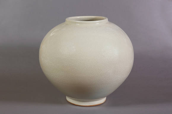 '신한균, 백자달항아리'.(사진=롯데갤러리)