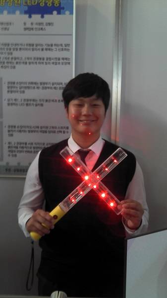 LED경광봉을 출품한 제주 서귀포산과고 이정민 학생
