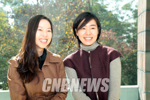 28일 서울 동빙고동 스페이스비엠에서 함께한 정혜연(좌측) 이승민 큐레이터.(사진=왕진오 기자)