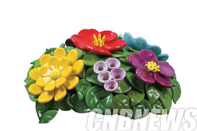 제프 쿤스, 'Mound of Flowers'. Glass, 110x94x45cm,1991.