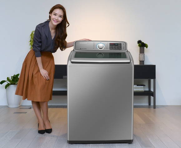 삼성전자의 17kg 대용량 프리미엄 톱로더 세탁기(사진 제공: 삼성전자)