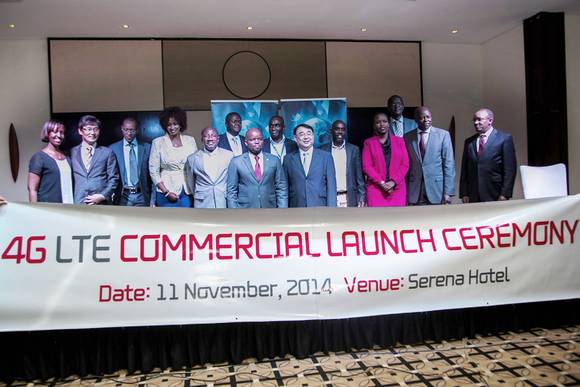 지난 11일 르완다 키갈리 세레나 호텔에서 열린 4G LTE 상용 론칭 행사에 참석한 르완다 정부와 민간 기업 관계자들이 기념사진 촬영을 하고 있다(사진 제공: KT)