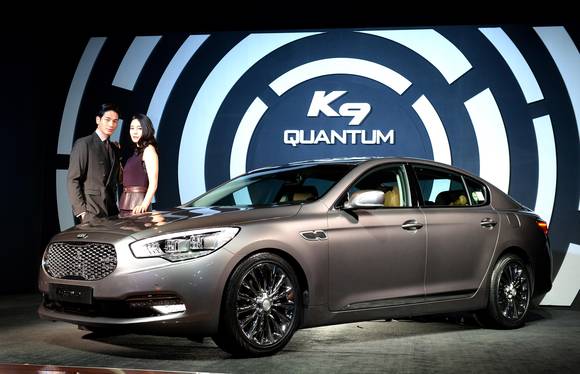 기아차가 17일 최초 공개한 ‘K9 퀀텀’(사진 제공: 기아자동차)