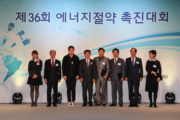 KT&G가 전사적 에너지절약으로 산업통상자원부 장관상을 수상했다(사진 제공: KT&G)