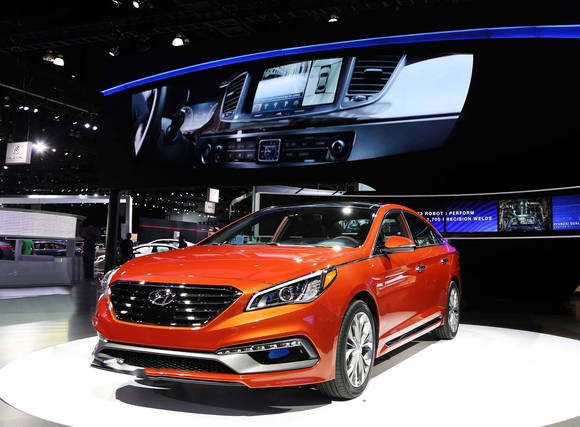 현대차가 2014 LA오토쇼에 전시한 신형 쏘나타(사진 제공: 현대자동차)