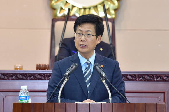 최성 고양시장의 고양시의회 시정연설, 이번 예산안은 각종 재난상황에 대한 빈틈없는 안전대책에 124억원의 예산을 투입하는 등 세월호 침몰과 고양터미널 화재사건을 겪으며 시민의 건강과 생명이 시의 가장 큰 임무라는 시의 뼈저린 자각을 담았다.