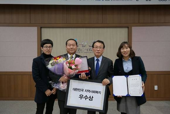 사진 왼쪽 두번째 김재은 안성시 행정복지국장