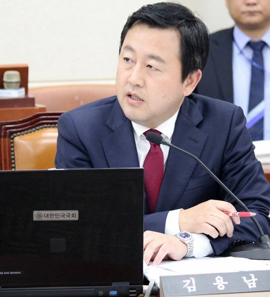 새누리당 수원병 김용남 의원이 안행부 특별교부세 7억원을 확보해 강력범죄로 불안해하던 수원시내 범죄취약 예상지역에 고화질의 CCTV를 설치 할수있게 되었다.