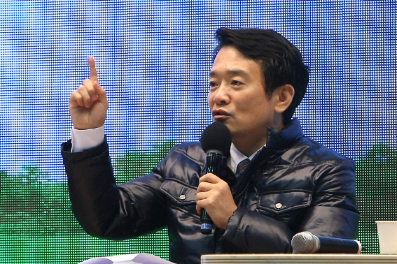 지난 9일 오전 일산국제컨벤션고등학교 강당에서 열린 ‘경기도, 마이스가 미래다’란 주제의 토크콘서트에서 남경필 경기도지사가 발언하고 있다.(사진=경기도 제공)