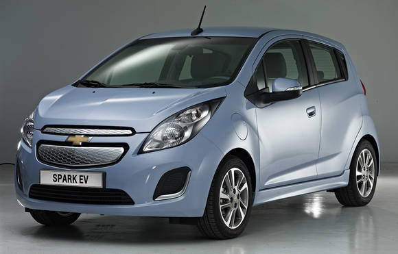 국토부 신차안전도 평가에서 ‘올해의 안전한 차’로 선정된 쉐보레 스파크EV(사진 제공: 한국지엠)