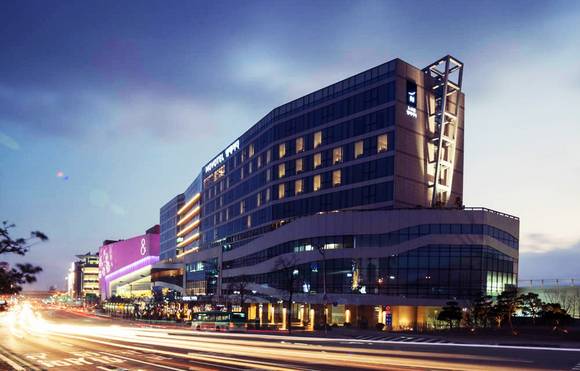 노보텔 앰배서더 수원 야경(사진 제공: 아코르 앰배서더 코리아)