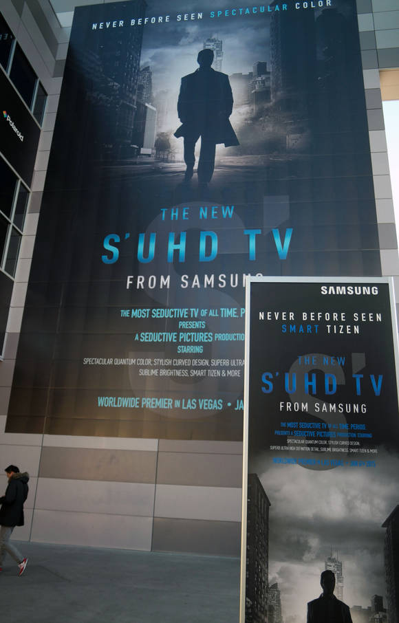 오는 6일(현지시간) 미국 라스베이거스에서 개막하는 CES 2015를 앞두고 삼성전자가 라스베이거스 컨벤션 센터에 설치한 다양한 옥외광고(사진 제공: 삼성전자)