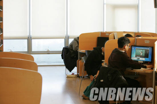 면학실에서 공부하고 있는 하나고 학생들.(사진=정의식 기자)