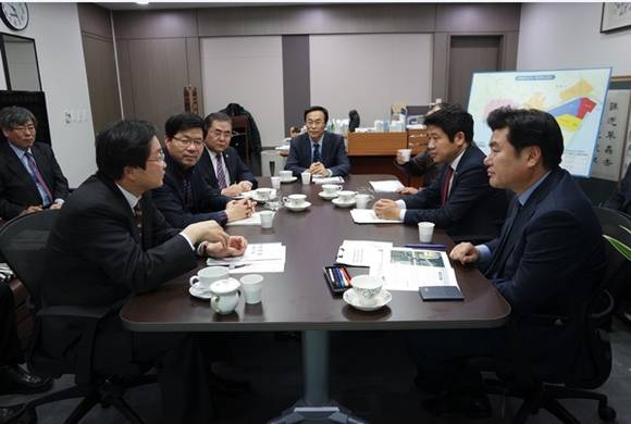 공재광 평택시장이 지난 9일 중앙부처를 방문, 평택항 현안사항 해결을 위해 발빠른 행보를 이어가고 있다.(사진=평택시 제공)