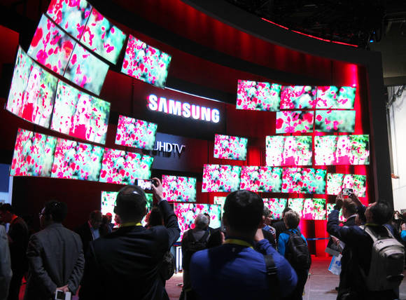 ‘CES 2015’ 삼성전자 전시장에서 선보인 다양한 삼성 SUHD TV(사진 제공: 삼성전자)