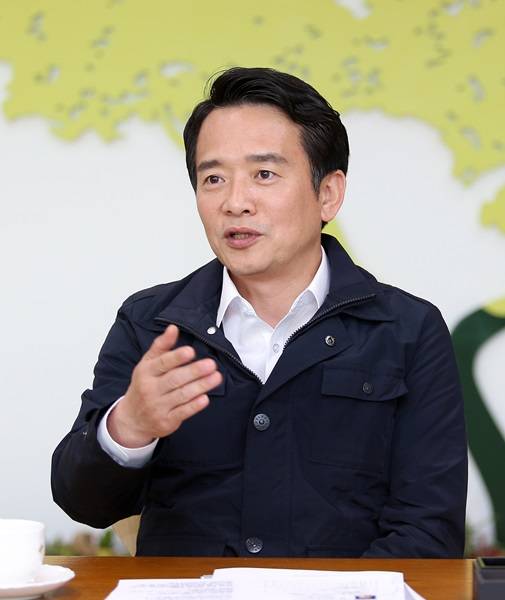 올해 광복 70주년, 분단 70주년을 맞아 북한의 비대칭 전력 강화와 격변하는 동북아 정세 속에서 견고한 지역안보 협력체계를 구축하기 위해 남경필 경기도지사가 안보특강에 나설 예정이다(사진=경기도 제공)