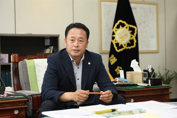 유광철 안성시의회 의장(사진=안성시의회 제공)