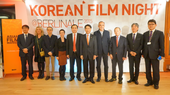 왼쪽부터 김종국 영진위 위원, 베니스 영화제 안젤라 사볼디 집행위원, 루이지 쿠치넬리오 사무국장, 엘레나 폴라치 프로그래머, 전양준 부산영화제 부집행위원장, 김재신 주독 한국대사, 베니스 영화제 알베르토 바르베라 집행위원장, 김동호 문화융성위원회 위원장, 김영빈 부천국제판타스틱영화제 집행위원장, 운종석 베를린 문화원장. (사진제공=영진위)