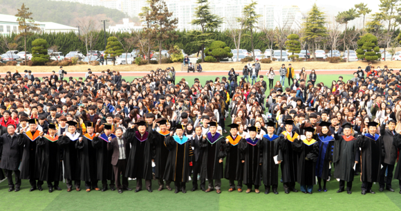 동명대는 23일 오전 2015학년도 신입생 입학식을 열고, 총 8일간의 ‘신입생 동기유발학기제’에 돌입했다. (사진제공=동명대)