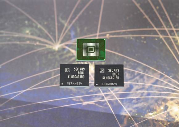 세계 최초 스마트폰용 초고속 ‘128GB UFS 메모리’(사진 제공: 삼성전자)