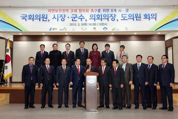 황은성 안성시장이 지난 5일 불합리한 자연보전권역 규제를 철폐해야 한다고 말하고 있다.(사진=안성시 제공)