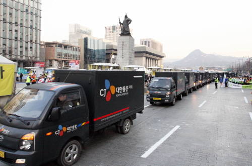 CJ대한통운은 ‘2015년 서울국제마라톤 겸 86회 동아마라톤대회’ 행사 물류를 운영했다. (사진제공=CJ대한통운)