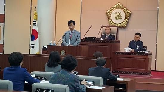 최성 고양시장이 답변하고 있다.