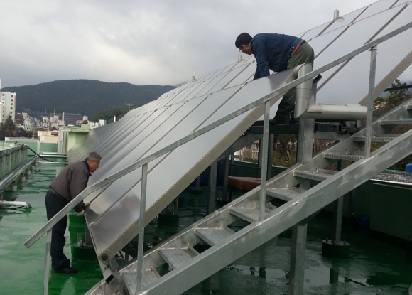 24일 에관공 부울본부와 (주)세광은 부산 초읍동 신애재활원을 방문해 태양열 설비 점검·보수활동을 실시했다.