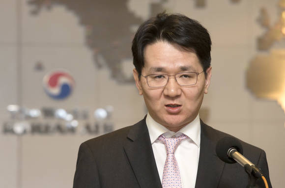 조원태 대한항공 부사장이 27일 오전 서울 중구 한진칼에서 열린 한진칼 제2기 정기주주총회에서 영업보고를 하고 있다.(사진: 연합뉴스)