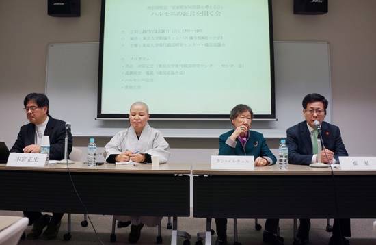 최성 고양시장은 지난 30일 동경대에서 위안부 피해자 증언회 기조연설을 하고 반기문 유엔사무총장에 전달한 바 있는 20여만 명의 고양시민 서명부를 일본 여성평화단체에 전달했다.