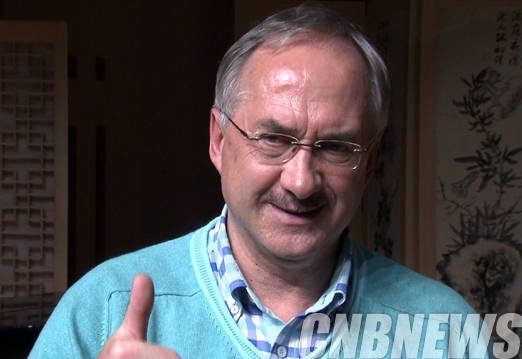 국악 공연 후 인터뷰하는 슈틸리케 감독.(사진=KTV)