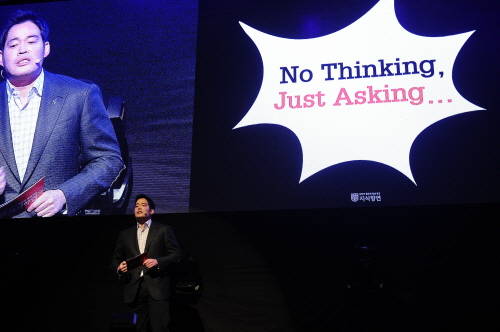 정용진 신세계그룹 부회장의 강의 모습. (사진제공=신세계그룹)