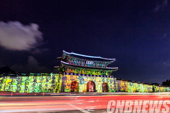 2013 광화문 미디어파사드 투사 전경.(사진=문화재청)
