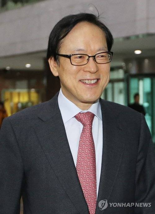 정부 공직자윤리위원회의 취업심사를 통과한 김용환 NH농협금융 회장 내정자(사진: 연합뉴스)