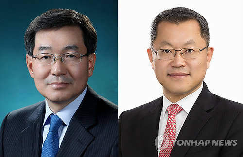 홍진수 한화종합화학 신임 대표이사(왼쪽)와 김희철 한화토탈 신임 대표이사 겸 한화종합화학 신임 대표이사(오른쪽)(사진: 연합뉴스)