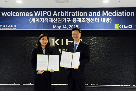 오른쪽부터 기보 강낙규 이사, WIPO 싱가포르 사무소 대표 박은아 변호사. (사진제공=기보)