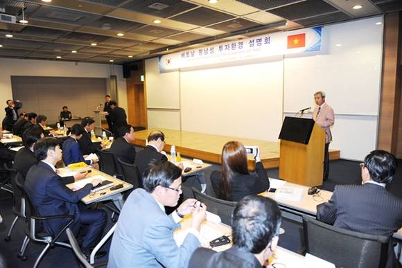 15일 곽상욱 오산시장이 자매도시인 베트남 꽝남성에 대한 투자에 기업들의 관심을 이끌어내고 있다.(사진=오산시 제공)