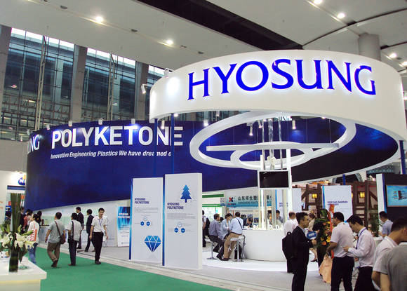 아시아 최대 플라스틱 산업 전시회 ‘차이나플라스 2015’에 참가한 효성의 폴리케톤 전시부스 전경(사진 제공: 효성)