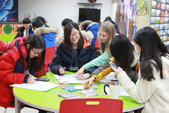 수원시외국어마을의 프로그램 운영 장면(사진=수원시 제공)