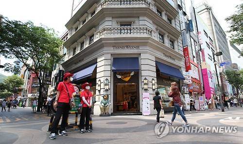 4일 오전 한산한 서울 명동 일대(사진: 연합뉴스)