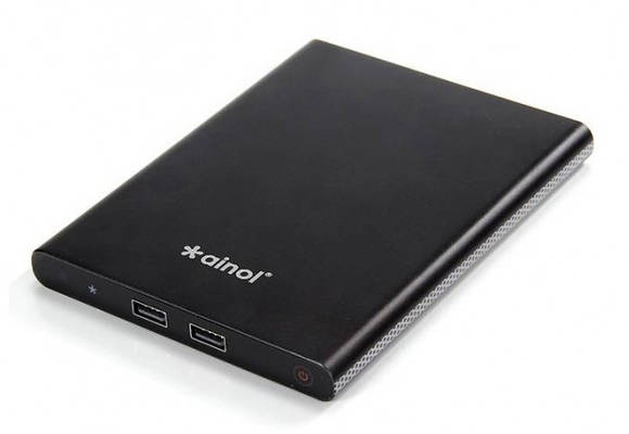 보조배터리 기능도 제공하는 아이놀 미니PC(사진: 아이놀)