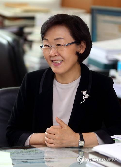 한전부지 개발 관련 공공기여금을 강남구 기반시설 확충에 우선 써야 한다고 주장하는 신연희 서울 강남구청장(사진: 연합뉴스)