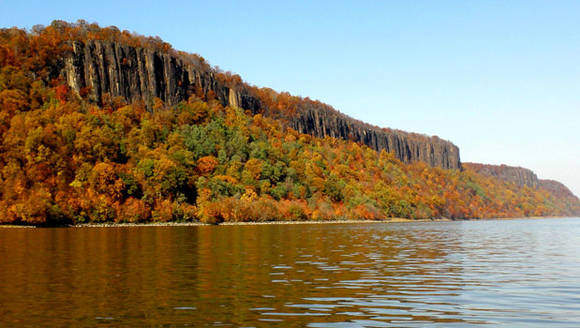 인근 조지워싱턴다리 위에서 바라본 팰리세이즈 절벽(사진: 프로텍트 더 팰리세이즈)