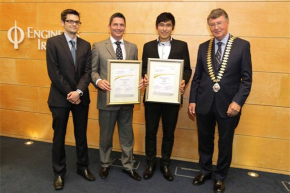 오른쪽부터 Engineers Ireland 회장 Bill Grimson, 동아대 신왕석 학생, Andrew Kinsella 학생. (사진제공=동아대)