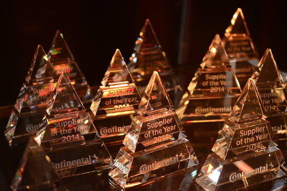 독일 콘티넨탈 오토모티브 그룹의 ‘최우수 협력사’ 상 트로피(사진: 콘티넨탈 오토모티브 홈페이지)