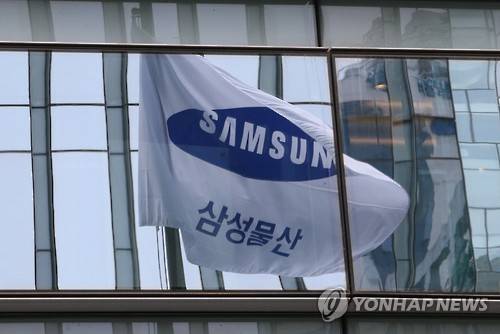 서울 서초구 삼성물산 사옥 외벽에 삼성물산 깃발이 비치고 있다(사진: 연합뉴스)