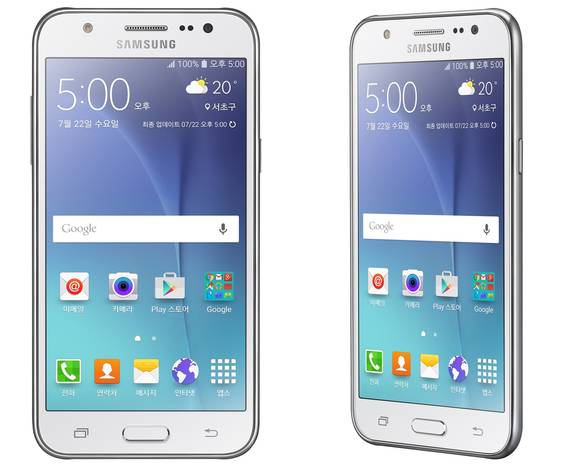 전면 500만 화소 카메라와 슈퍼 아몰레드 디스플레이를 탑재한 ‘갤럭시 J5’(사진 제공: 삼성전자)