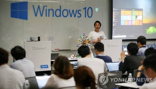 ‘윈도10’이 출시된 지난달 29일 오전 서울 중학동 한국 마이크로소프트 본사에서 기자간담회가 열리고 있다.(사진=연합뉴스)