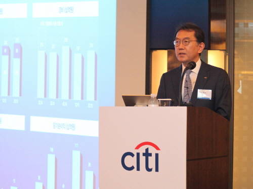 박진회 한국씨티은행장이 은행 현황과 소비자금융그룹 전략에 대해 소개하고 있다. (사진제공=씨티은행)