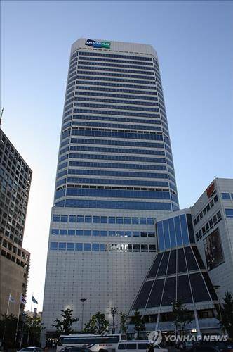 ‘코리아 그랜드 세일’ 공식 이벤트 부스가 운영되는 동대문 두산 타워.(사진=연합뉴스)